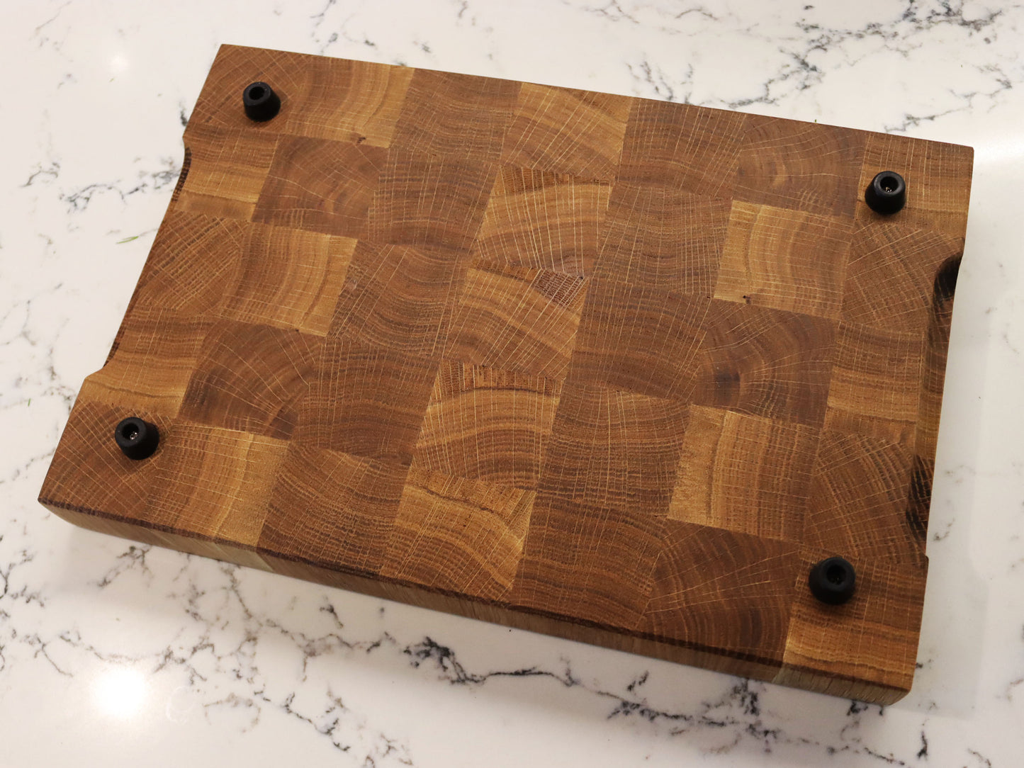 Exclusive end grain cutting board