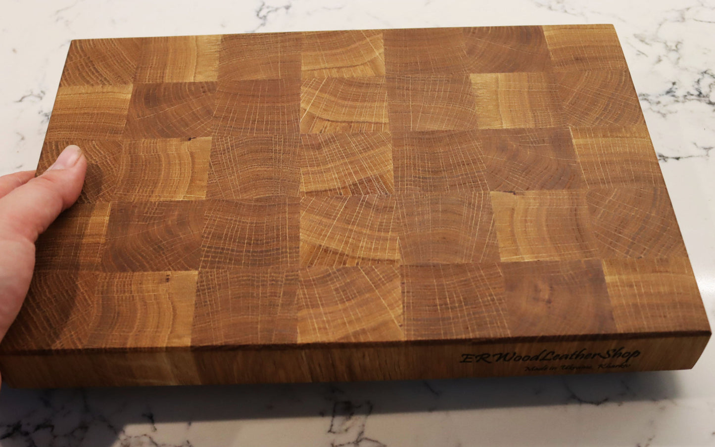 Exclusive end grain cutting board