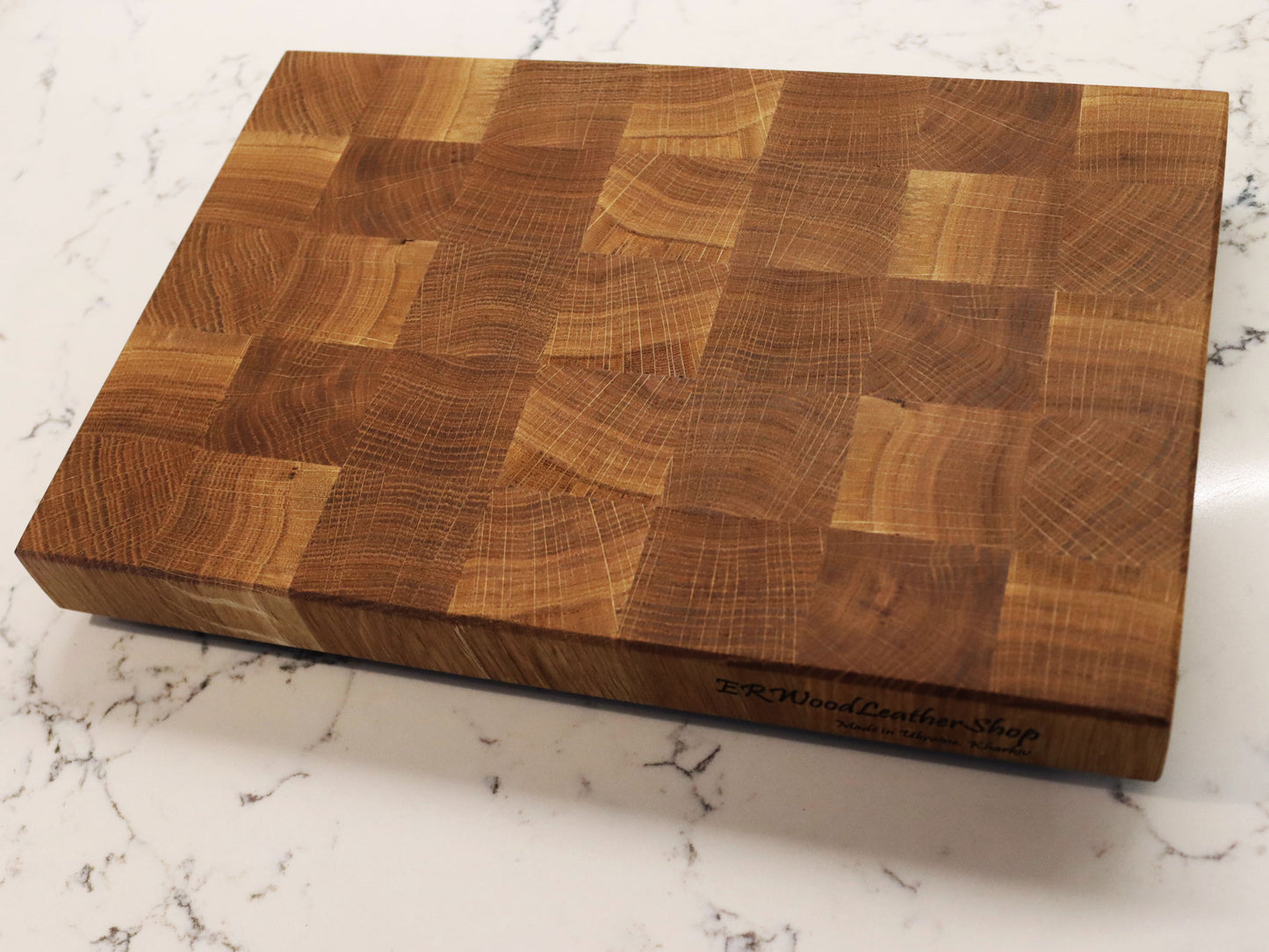 Exclusive end grain cutting board