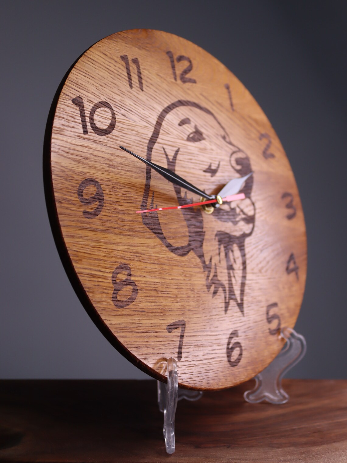 Exclusive wooden clock labrador