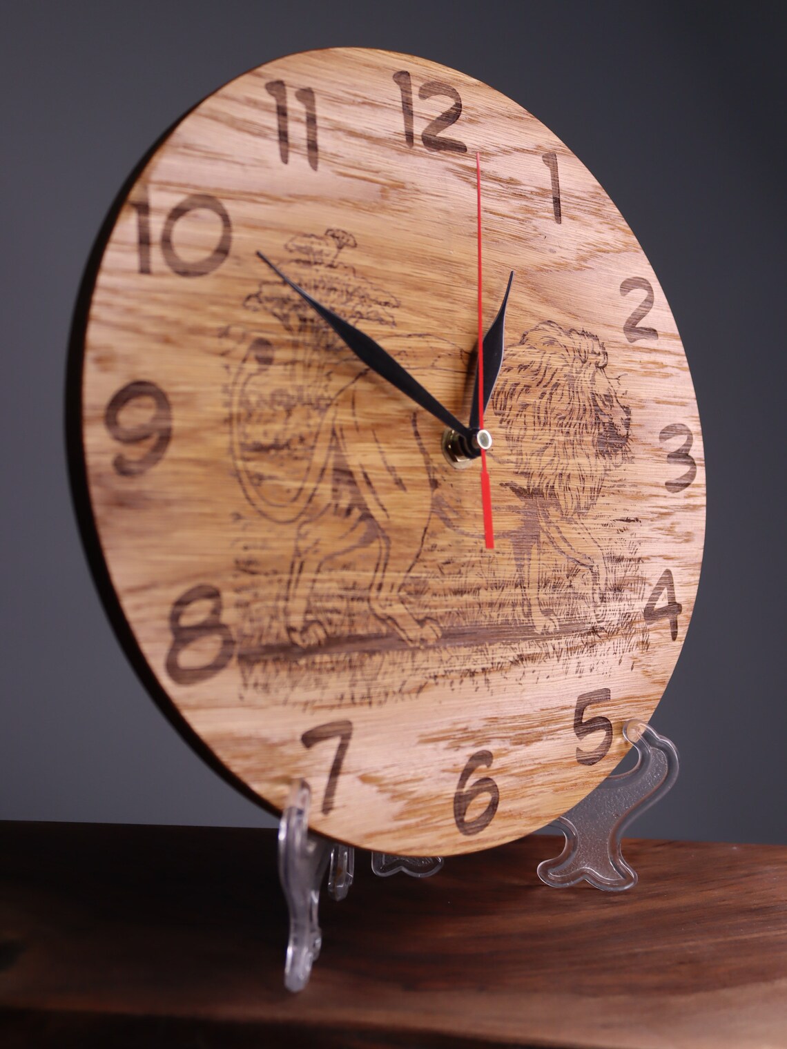 Exclusive wooden clock lion