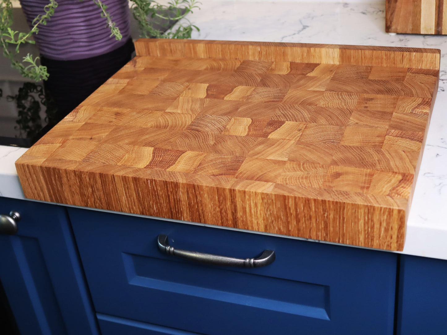 Unique end grain cutting board with double-side counter lip