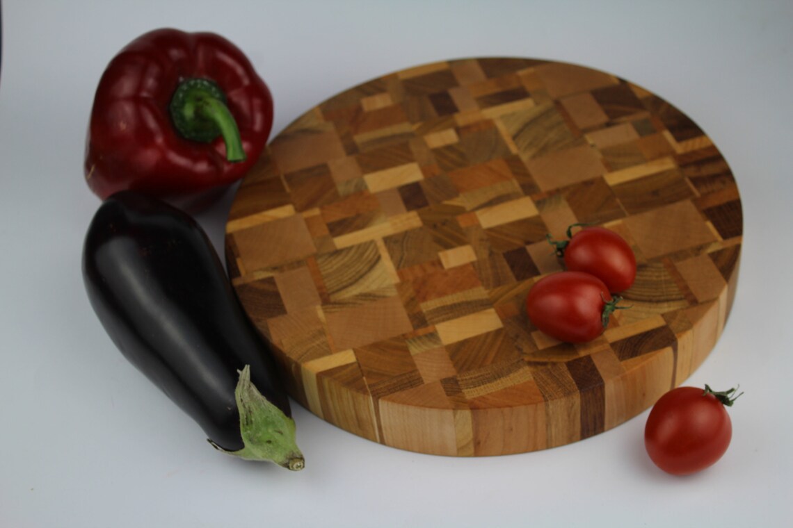 Exclusive end grain cutting board