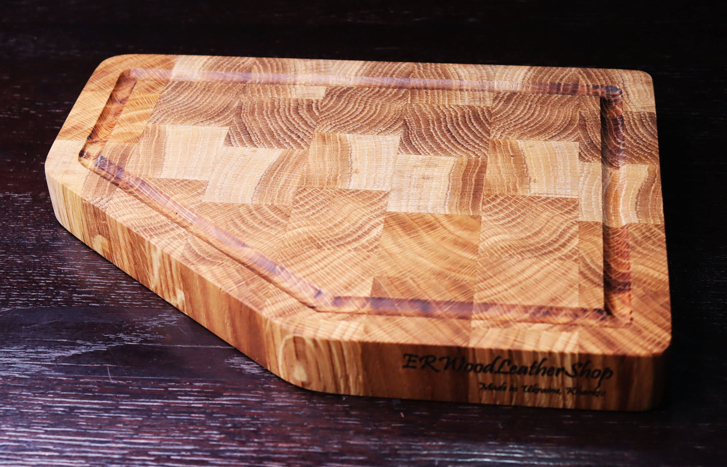 Exclusive end grain cutting board