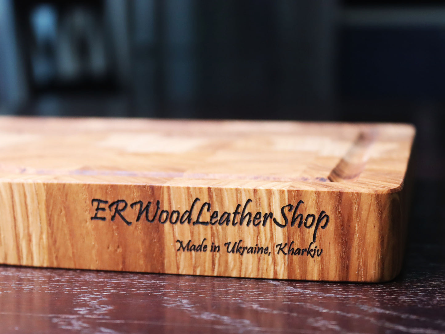 Exclusive end grain cutting board