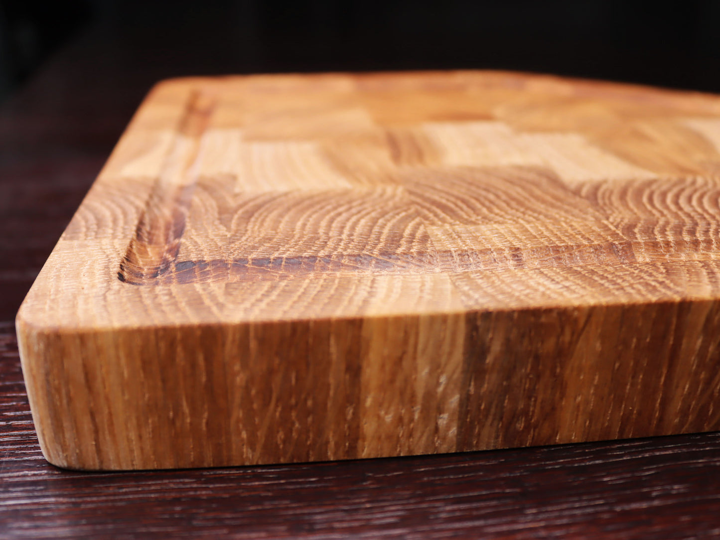 Exclusive end grain cutting board