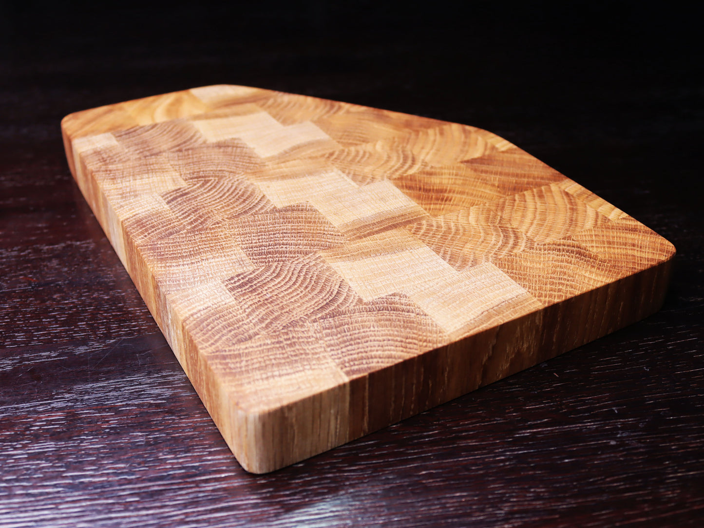 Exclusive end grain cutting board