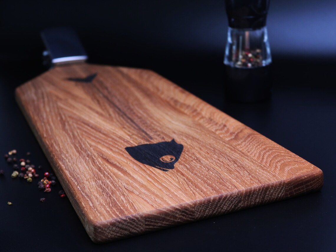 Oak cutting board for fish with clamp