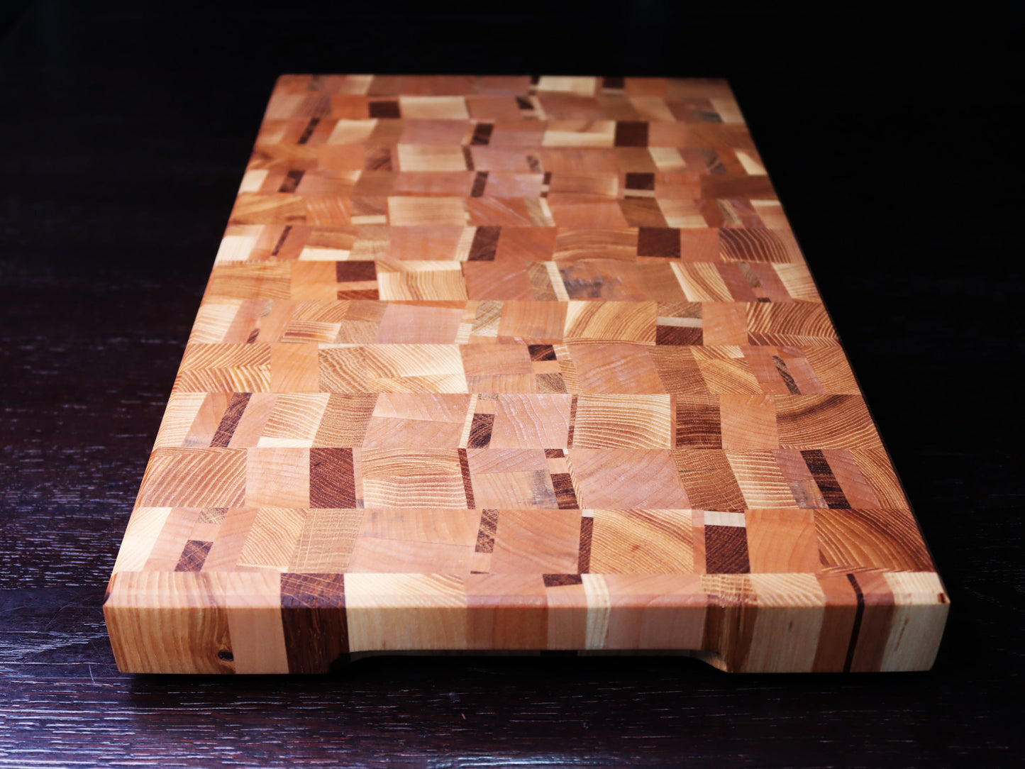 Exclusive end grain cutting board