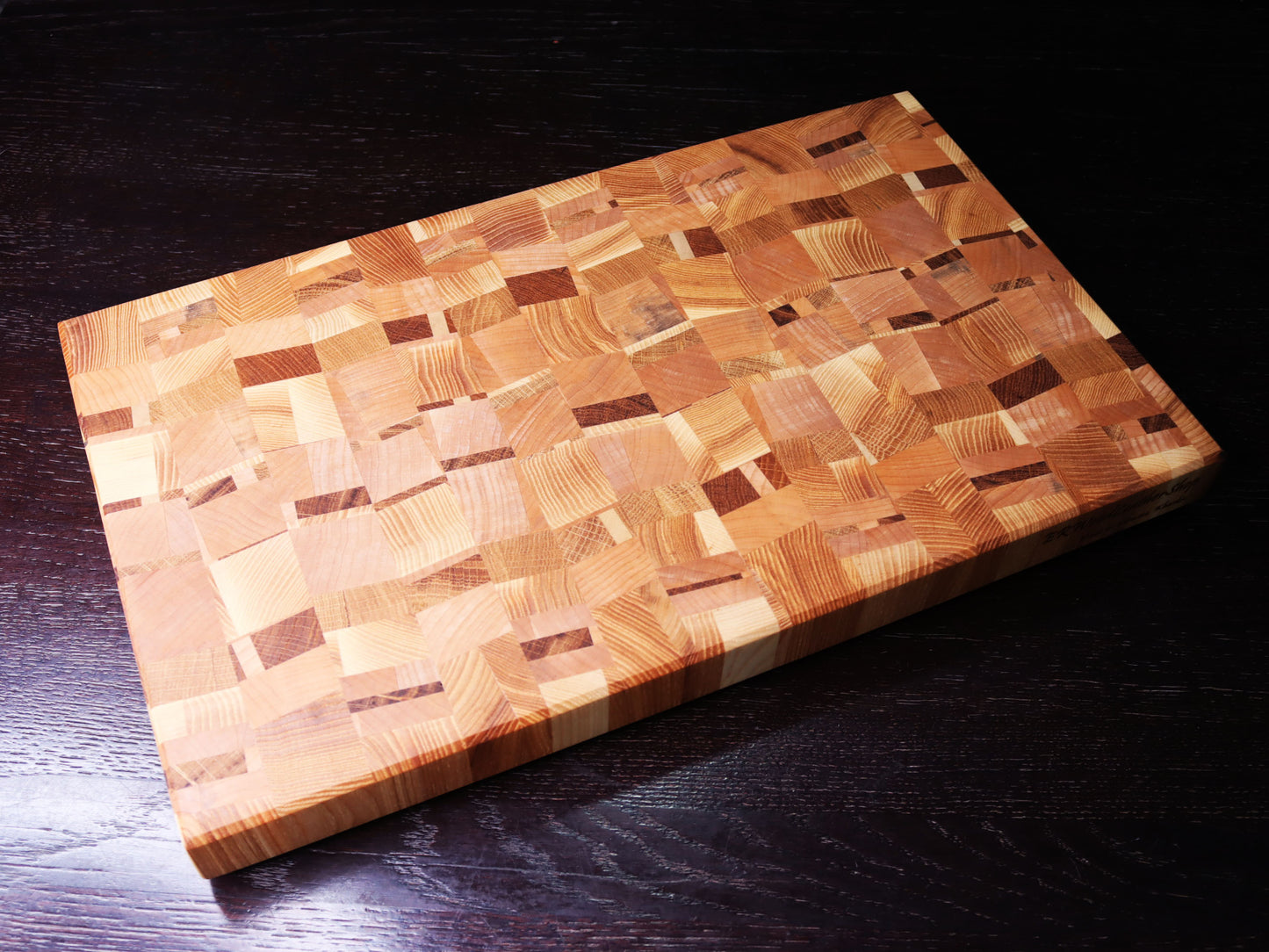 Exclusive end grain cutting board