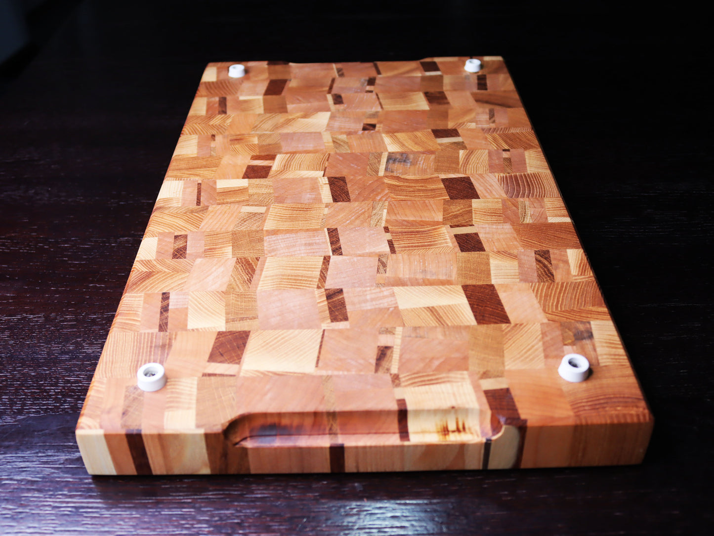 Exclusive end grain cutting board