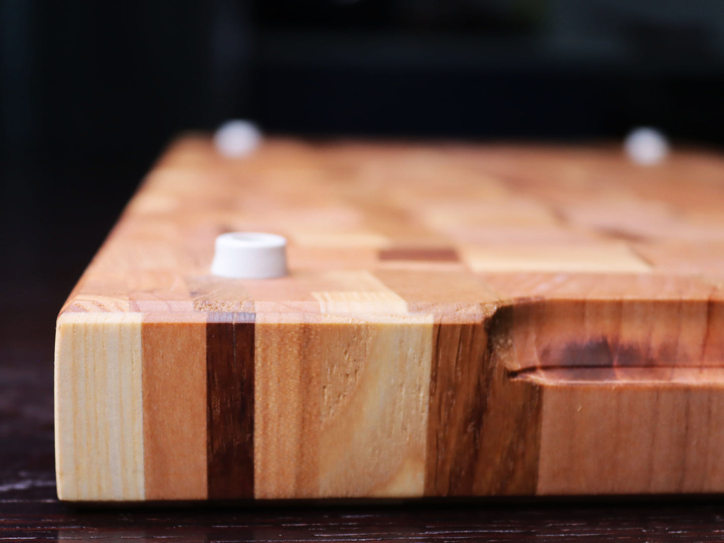 Exclusive end grain cutting board