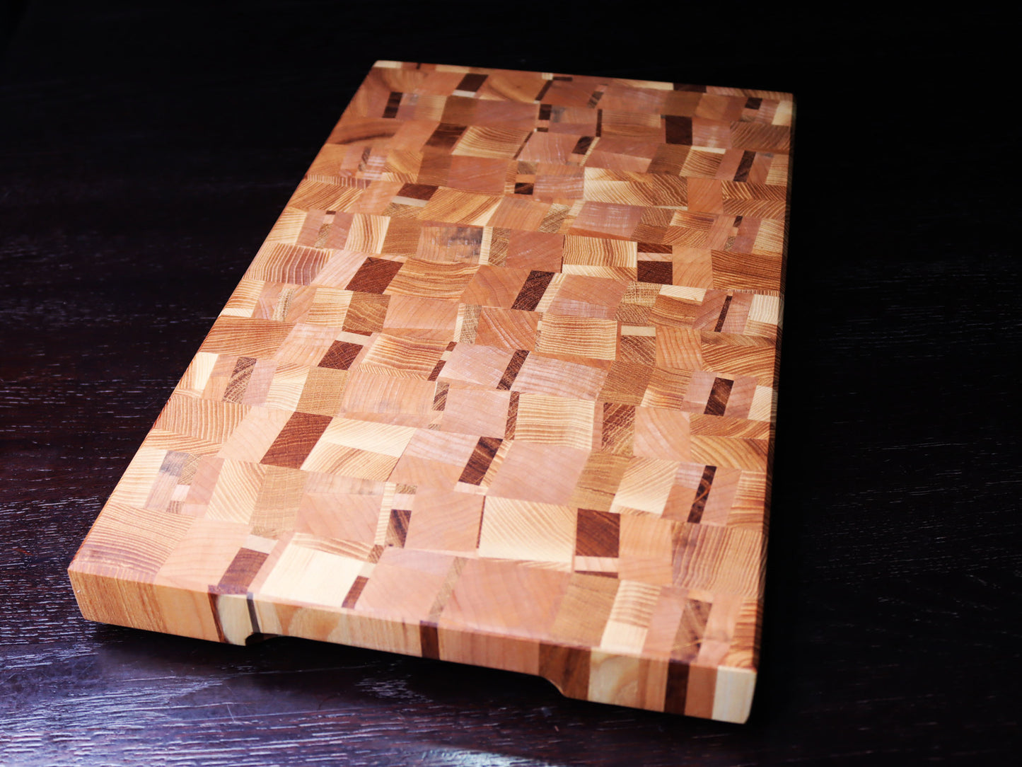 Exclusive end grain cutting board