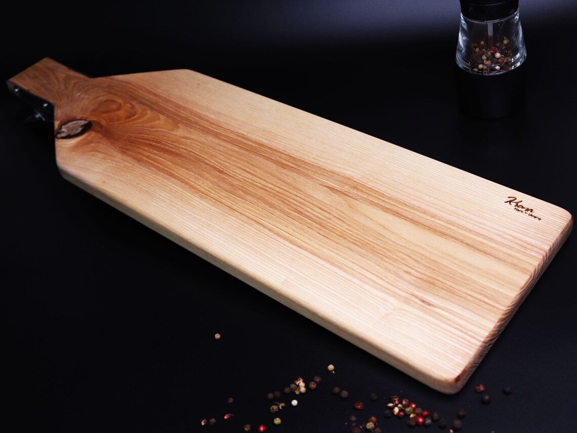 Ash-tree cutting board for fish with clamp