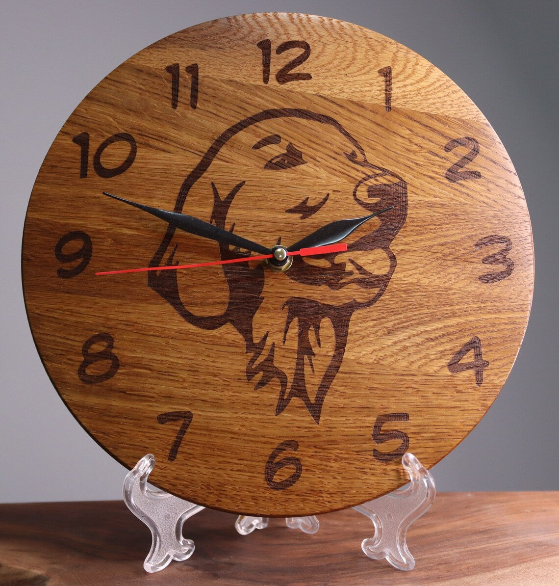 Exclusive wooden clock labrador