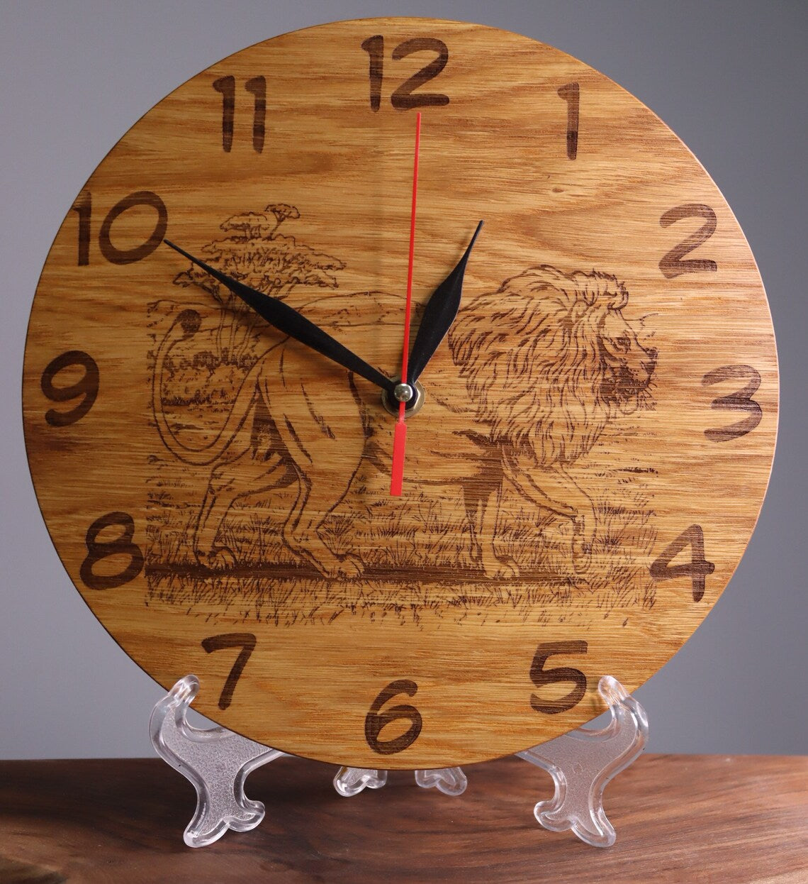 Exclusive wooden clock lion