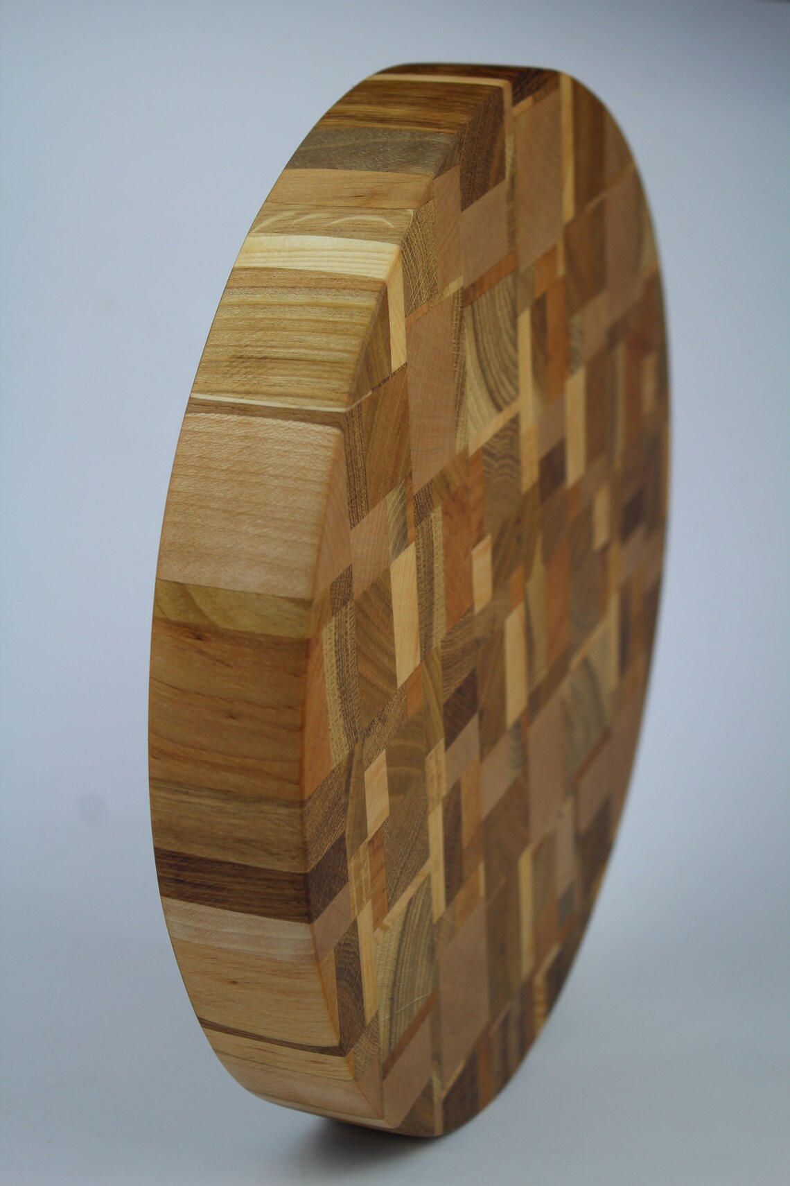 Exclusive end grain cutting board