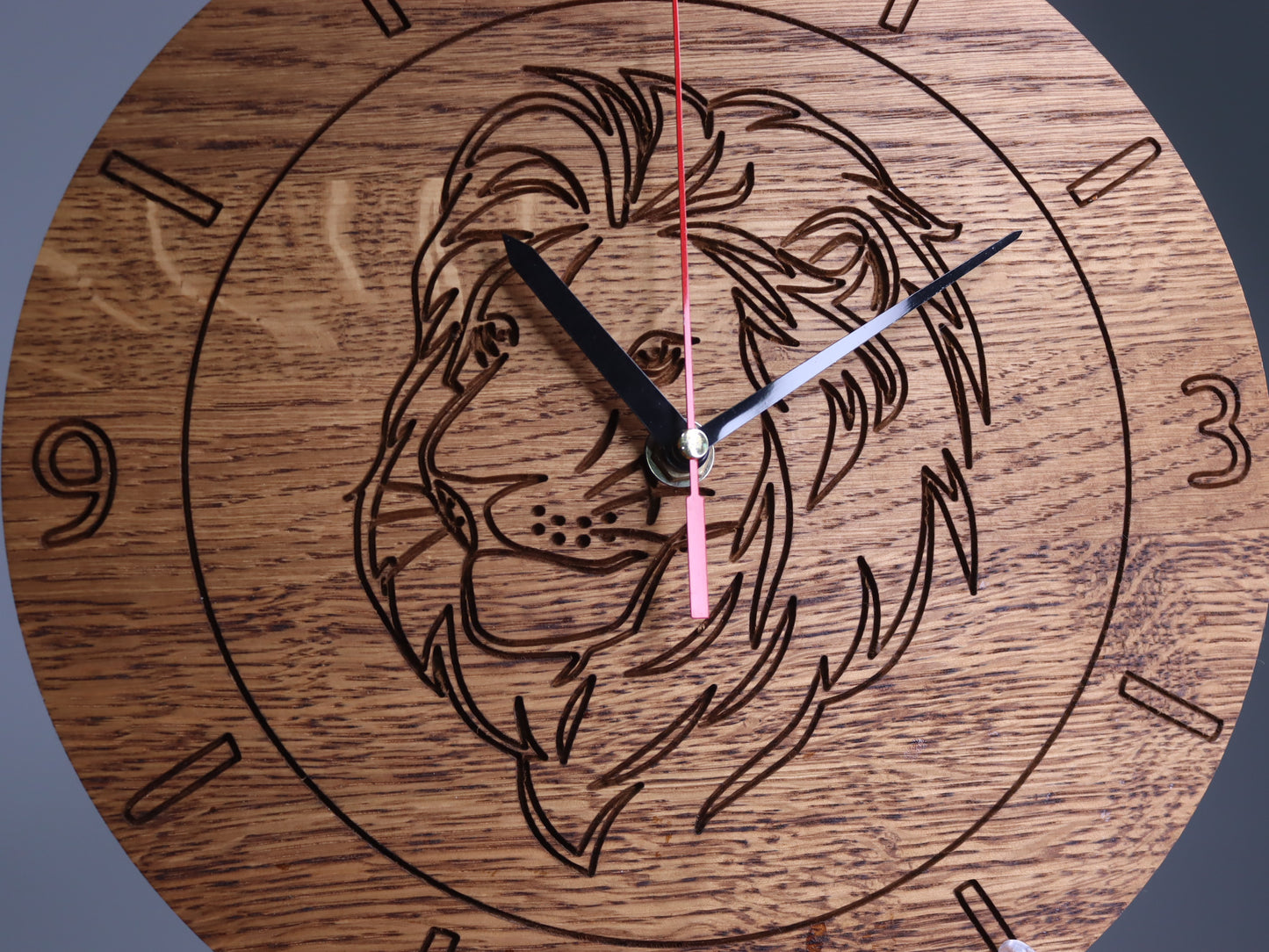 Exclusive wooden clock lion