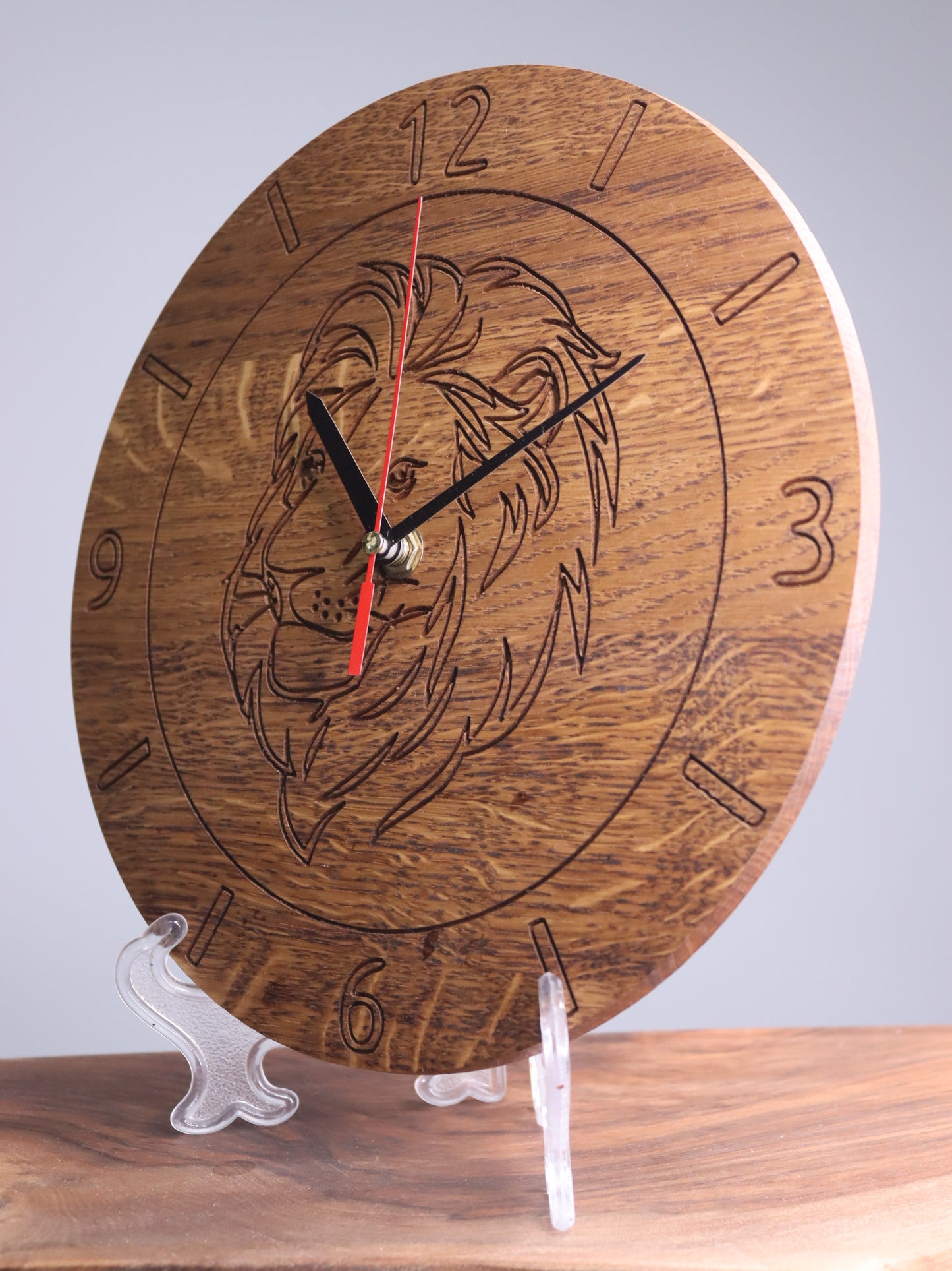 Exclusive wooden clock lion